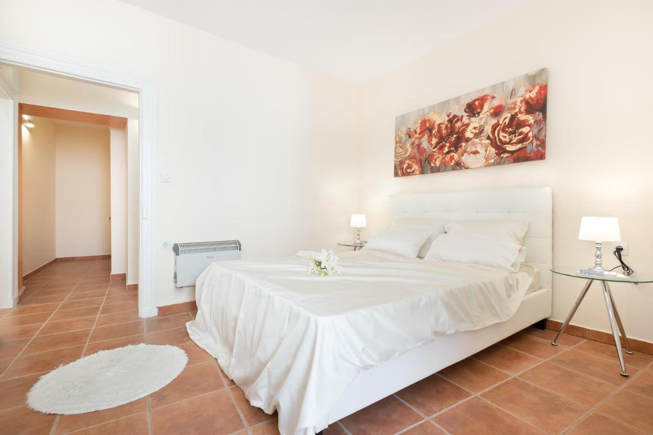 Old Town Gem - Elegant Guilford Apartment Corfu  ภายนอก รูปภาพ
