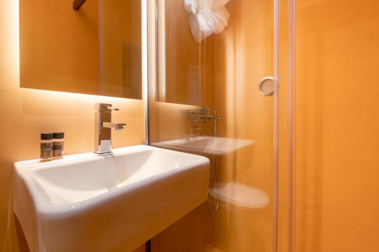 Old Town Gem - Elegant Guilford Apartment Corfu  ภายนอก รูปภาพ